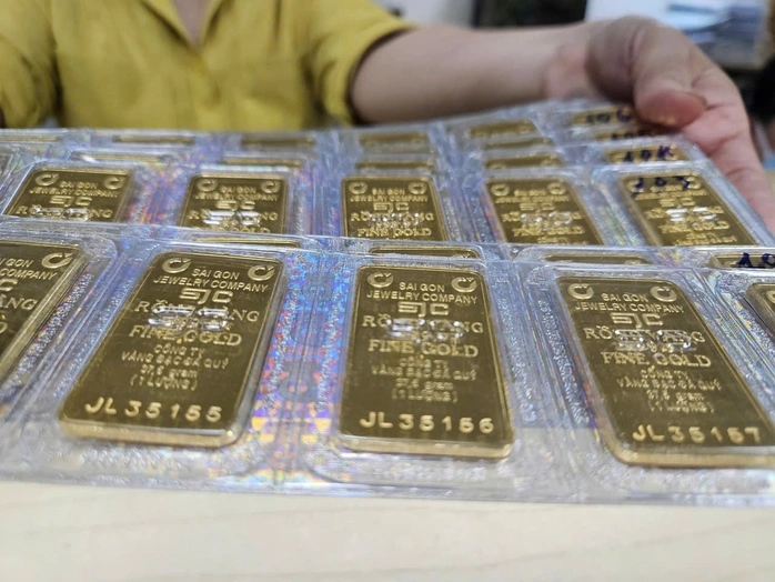 Giá vàng hôm nay 2-1: Tăng vọt khi vừa mở cửa giao dịch đầu năm mới